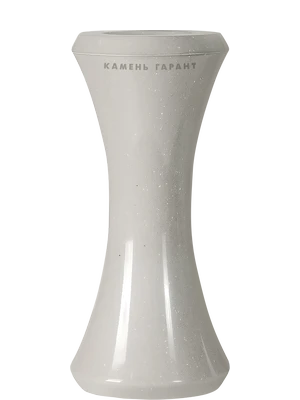 Современная ваза белого цвета